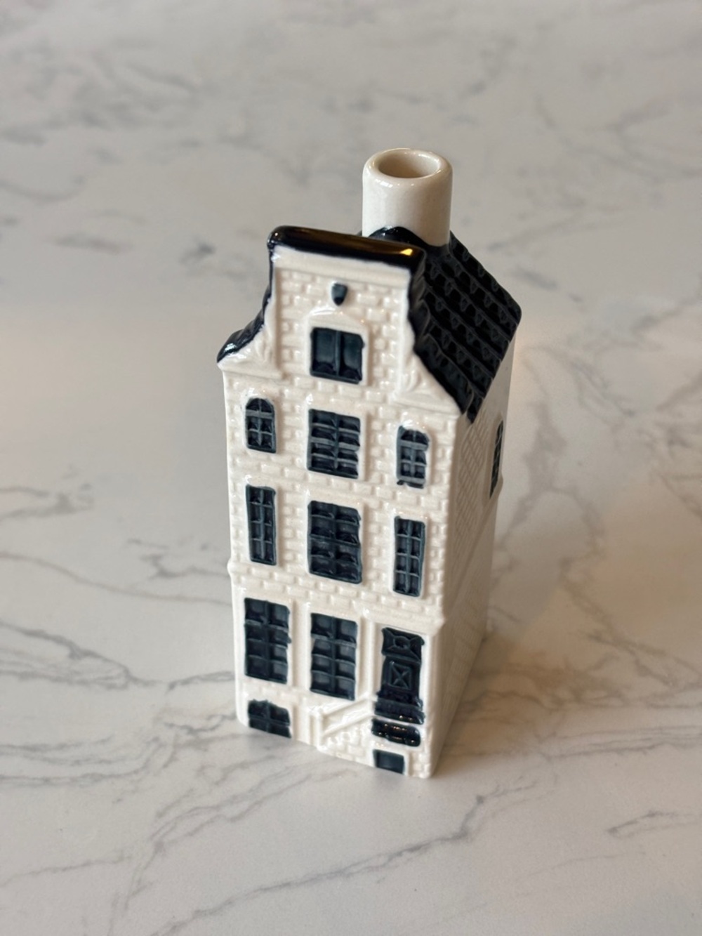 KLM #68 Blue Delft House by BOLS
